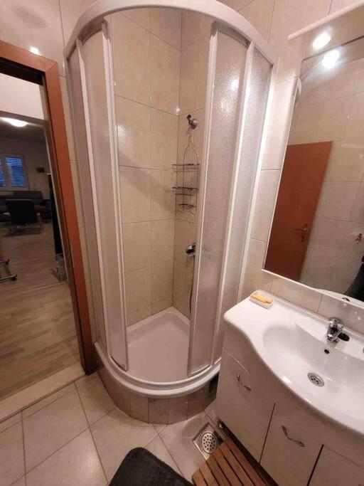 Apartment 2 Bedroom On The Coast Of The Adriatic! Watermelon Marina